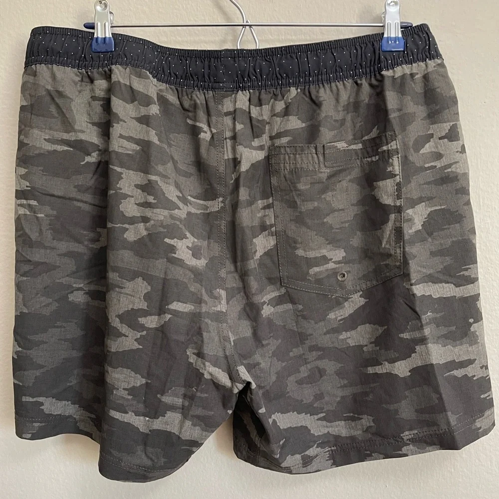 Vuori Men's Camo Shorts Lined  L/XL *measurements provided*